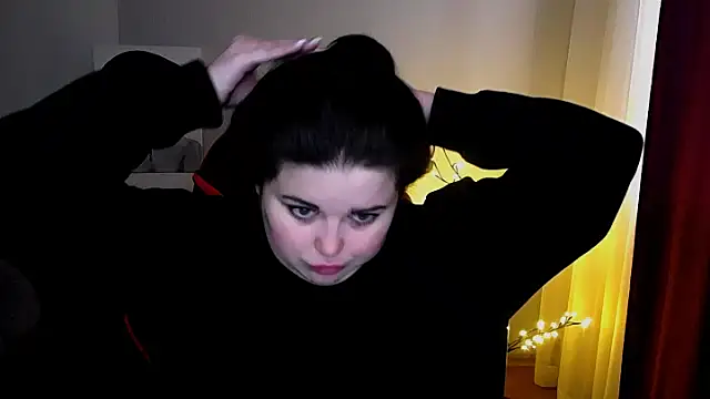 Snapshot of Emily_Mo chatting on 02/18/25, 11:33 Emily Mo online show from 02/18/25, 11:33