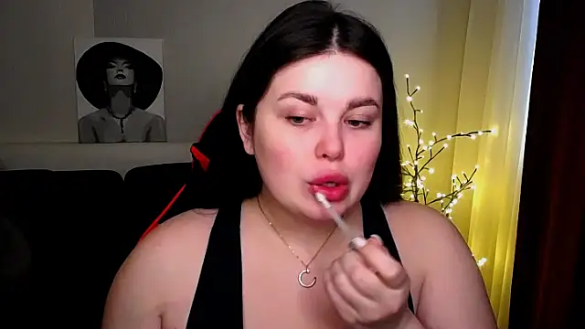 Snapshot of Emily_Mo chatting on 02/19/25, 06:44 Emily Mo online show from 02/19/25, 06:44