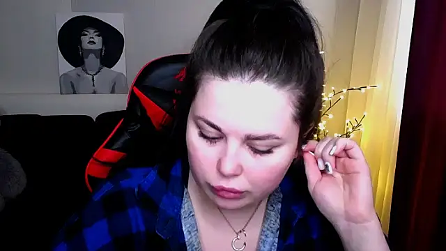 Snapshot of Emily_Mo chatting on 02/19/25, 10:12 Emily Mo online show from 02/19/25, 10:12