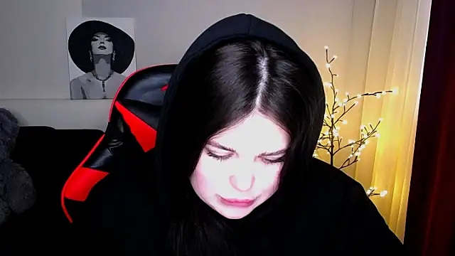 Snapshot of Emily_Mo chatting on 02/20/25, 06:50 Emily Mo online show from 02/20/25, 06:50