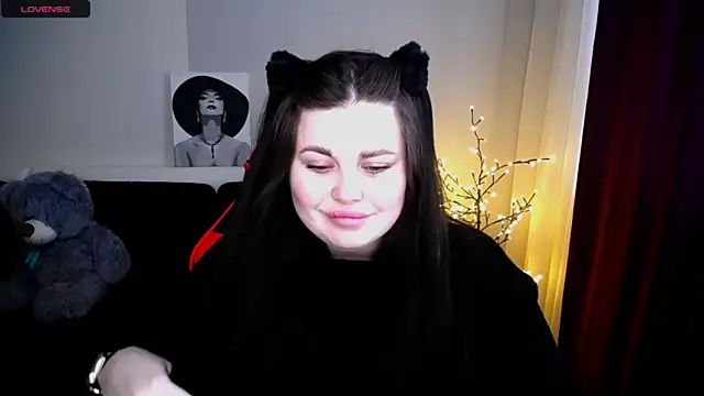 Snapshot of Emily_Mo chatting on 02/22/25, 06:28 Emily Mo online show from 02/22/25, 06:28