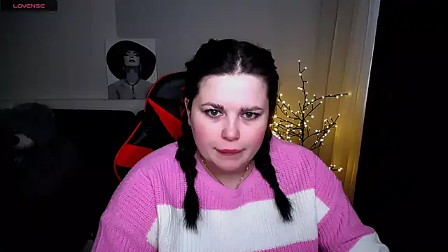 Snapshot of Emily_Mo chatting on 02/23/25, 06:39 Emily Mo online show from 02/23/25, 06:39