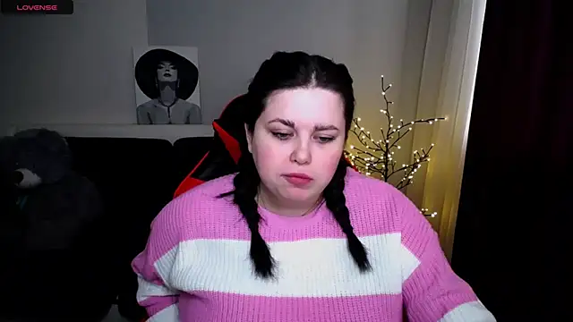 Snapshot of Emily_Mo chatting on 02/23/25, 09:44 Emily Mo online show from 02/23/25, 09:44