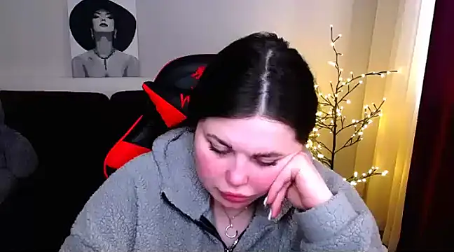 Snapshot of Emily_Mo chatting on 02/27/25, 09:43 Emily Mo online show from 02/27/25, 09:43