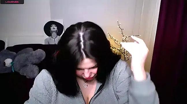 Snapshot of Emily_Mo chatting on 03/05/25, 06:44 Emily Mo online show from 03/05/25, 06:44