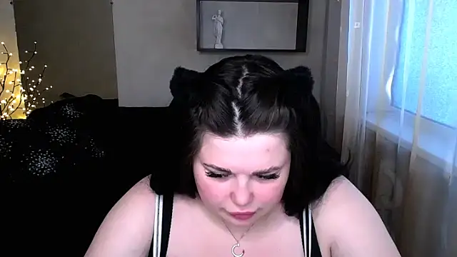 Snapshot of Emily_Mo chatting on 03/19/25, 09:28 Emily Mo online show from 03/19/25, 09:28