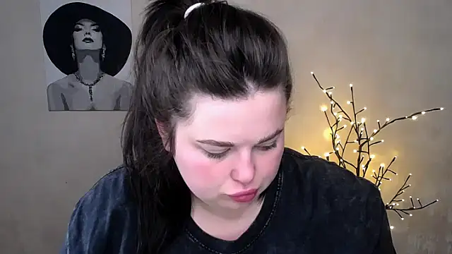 Snapshot of Emily_Mo chatting on 09/09/25, 05:40 Emily Mo online show from 09/09/25, 05:40