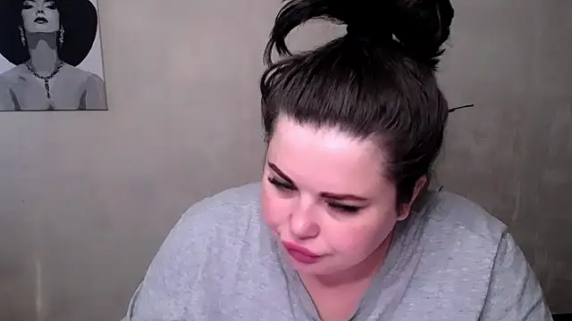 Snapshot of Emily_Mo chatting on 09/16/25, 05:41 Emily Mo online show from 09/16/25, 05:41