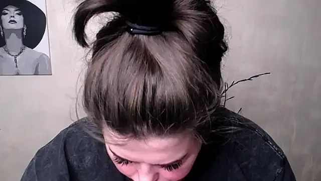 Snapshot of Emily_Mo chatting on 09/18/25, 05:20 Emily Mo online show from 09/18/25, 05:20