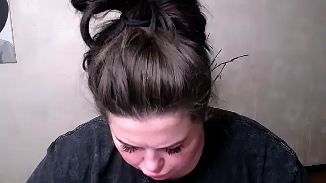 Snapshot of Emily_Mo chatting on 09/23/25, 05:32 Emily Mo online show from 09/23/25, 05:32