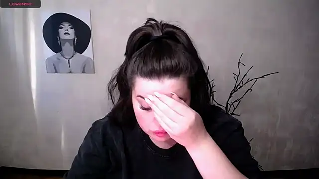 Snapshot of Emily_Mo chatting on 09/25/25, 05:33 Emily Mo online show from 09/25/25, 05:33