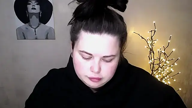 Snapshot of Emily_Mo chatting on 10/03/25, 05:37 Emily Mo online show from 10/03/25, 05:37