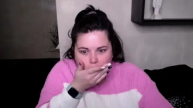 Snapshot of Emily_Mo chatting on 10/12/25, 05:17 Emily Mo online show from 10/12/25, 05:17