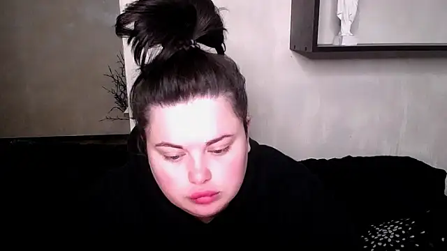 Snapshot of Emily_Mo chatting on 10/13/25, 05:18 Emily Mo online show from 10/13/25, 05:18