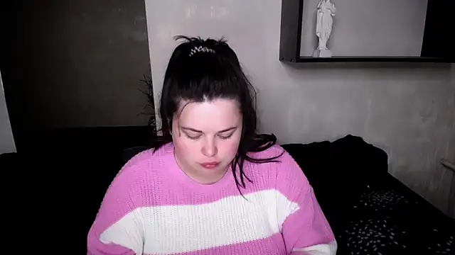 Snapshot of Emily_Mo chatting on 10/18/25, 05:32 Emily Mo online show from 10/18/25, 05:32