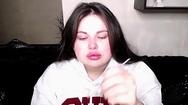 Snapshot of Emily_Mo chatting on 10/24/25, 08:11 Emily Mo online show from 10/24/25, 08:11