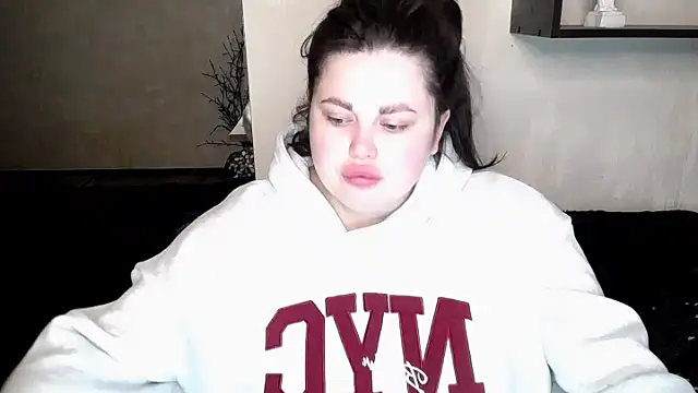 Snapshot of Emily_Mo chatting on 10/26/25, 06:30 Emily Mo online show from 10/26/25, 06:30