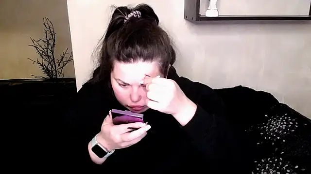 Snapshot of Emily_Mo chatting on 11/11/25, 06:24 Emily Mo online show from 11/11/25, 06:24