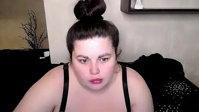 Snapshot of Emily_Mo chatting on 11/12/25, 06:47 Emily Mo online show from 11/12/25, 06:47