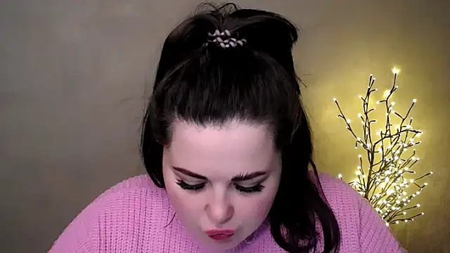 Snapshot of Emily_Mo chatting on 11/18/25, 06:29 Emily Mo online show from 11/18/25, 06:29