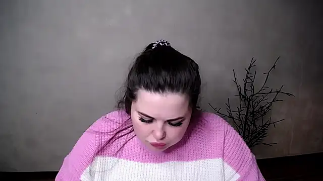 Snapshot of Emily_Mo chatting on 11/19/25, 06:13 Emily Mo online show from 11/19/25, 06:13