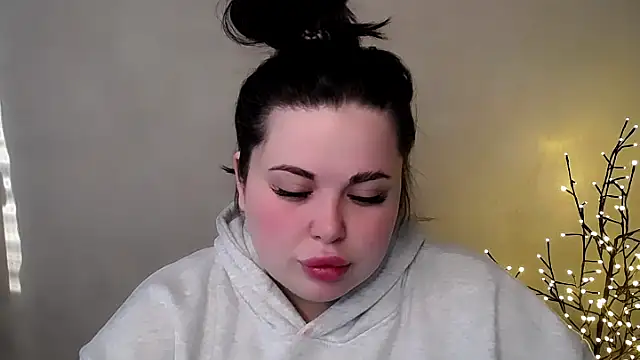 Snapshot of Emily_Mo chatting on 11/25/25, 06:57 Emily Mo online show from 11/25/25, 06:57