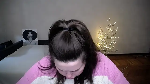 Snapshot of Emily_Mo chatting on 04/26/26, 06:44 Emily Mo online show from 04/26/26, 06:44