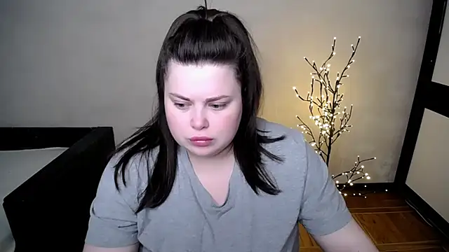 Snapshot of Emily_Mo chatting on 05/07/26, 05:46 Emily Mo online show from 05/07/26, 05:46