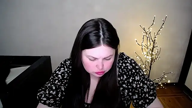 Snapshot of Emily_Mo chatting on 05/10/26, 05:56 Emily Mo online show from 05/10/26, 05:56