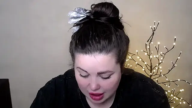 Snapshot of Emily_Mo chatting on 05/19/26, 05:14 Emily Mo online show from 05/19/26, 05:14