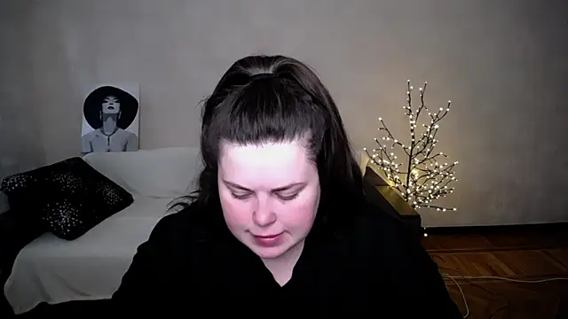 Snapshot of Emily_Mo chatting on 05/21/26, 05:36 Emily Mo online show from 05/21/26, 05:36
