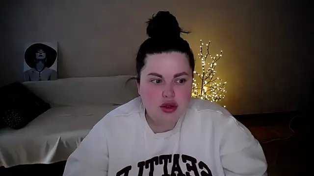 Snapshot of Emily_Mo chatting on 05/28/26, 05:38 Emily Mo online show from 05/28/26, 05:38
