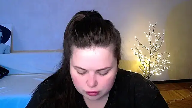 Snapshot of Emily_Mo chatting on 06/04/26, 05:46 Emily Mo online show from 06/04/26, 05:46