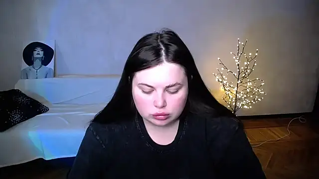 Snapshot of Emily_Mo chatting on 06/06/26, 05:56 Emily Mo online show from 06/06/26, 05:56