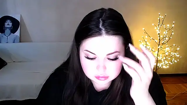 Snapshot of Emily_Mo chatting on 06/12/26, 05:50 Emily Mo online show from 06/12/26, 05:50