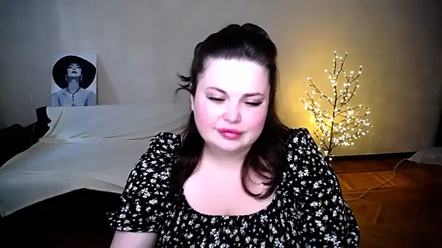 Snapshot of Emily_Mo chatting on 06/14/26, 05:53 Emily Mo online show from 06/14/26, 05:53