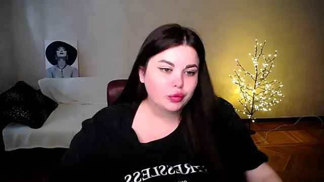 Snapshot of Emily_Mo chatting on 06/19/26, 05:56 Emily Mo online show from 06/19/26, 05:56