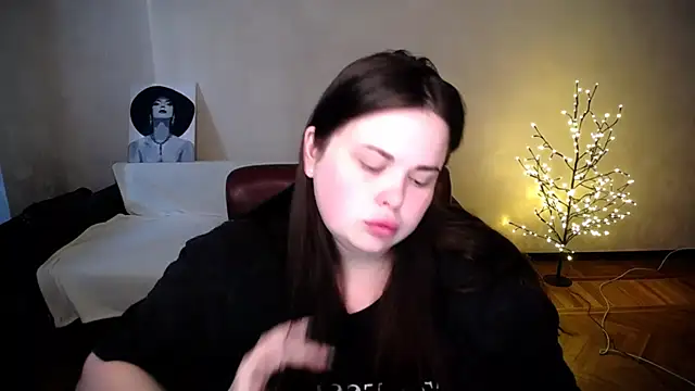 Snapshot of Emily_Mo chatting on 06/24/26, 06:12 Emily Mo online show from 06/24/26, 06:12