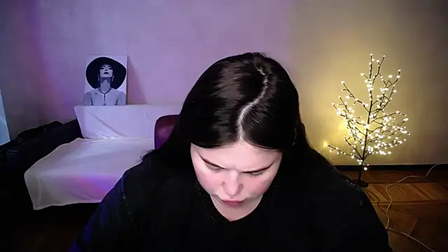 Snapshot of Emily_Mo chatting on 06/26/26, 05:56 Emily Mo online show from 06/26/26, 05:56