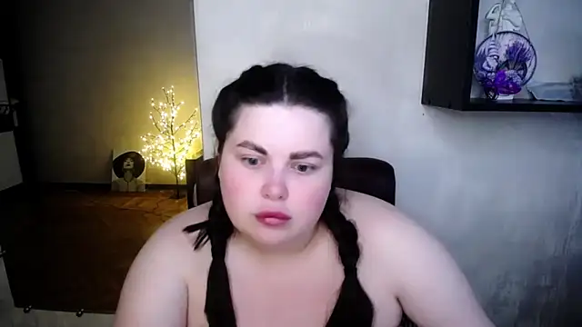 Snapshot of Emily_Mo chatting on 06/28/26, 06:08 Emily Mo online show from 06/28/26, 06:08