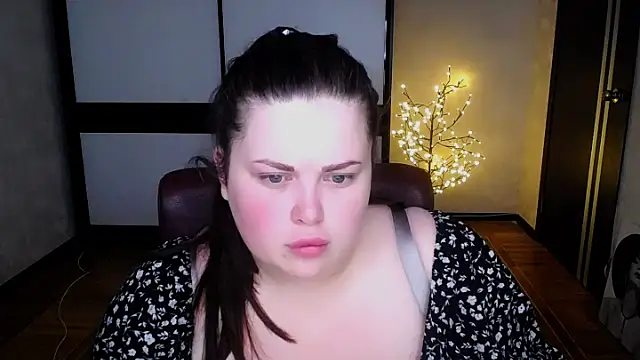 Snapshot of Emily_Mo chatting on 07/19/26, 05:44 Emily Mo online show from 07/19/26, 05:44