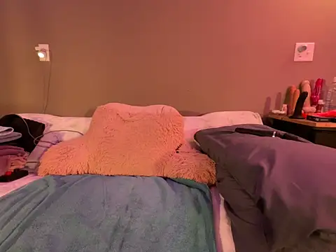 1Lustfully yours online show from 04/14/26, 03:07