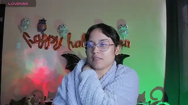 Snapshot of shantalc3rezo chatting on 10/21/25, 08:53 shantalc3rezo online show from 10/21/25, 08:53