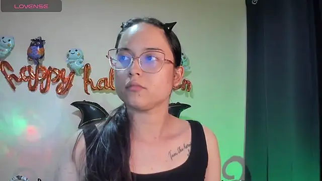 Snapshot of shantalc3rezo chatting on 10/22/25, 08:52 shantalc3rezo online show from 10/22/25, 08:52