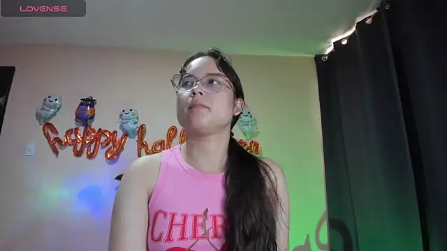 Snapshot of shantalc3rezo chatting on 10/27/25, 05:50 shantalc3rezo online show from 10/27/25, 05:50