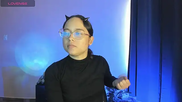 Snapshot of shantalc3rezo chatting on 11/12/25, 08:19 shantalc3rezo online show from 11/12/25, 08:19