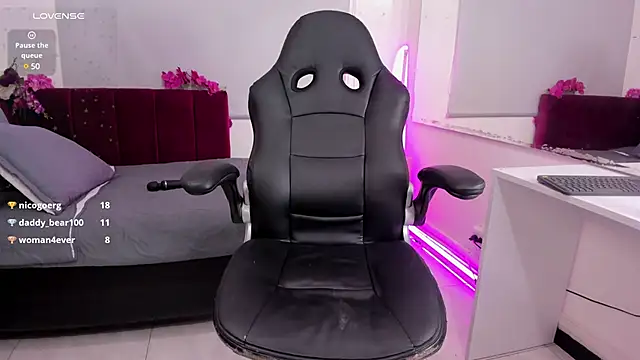 mia thompsonn  online show from 01/20/25, 05:37