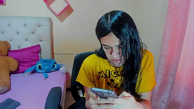 Snapshot of sweet1Girl chatting on 12/20/24, 12:05 sweet1Girl online show from 12/20/24, 12:05