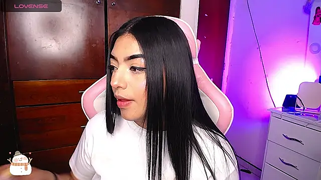 Snapshot of eva_six chatting on 12/17/24, 06:20 eva six online show from 12/17/24, 06:20