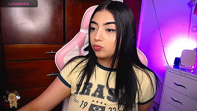 Snapshot of eva_six chatting on 12/30/24, 11:06 eva six online show from 12/30/24, 11:06